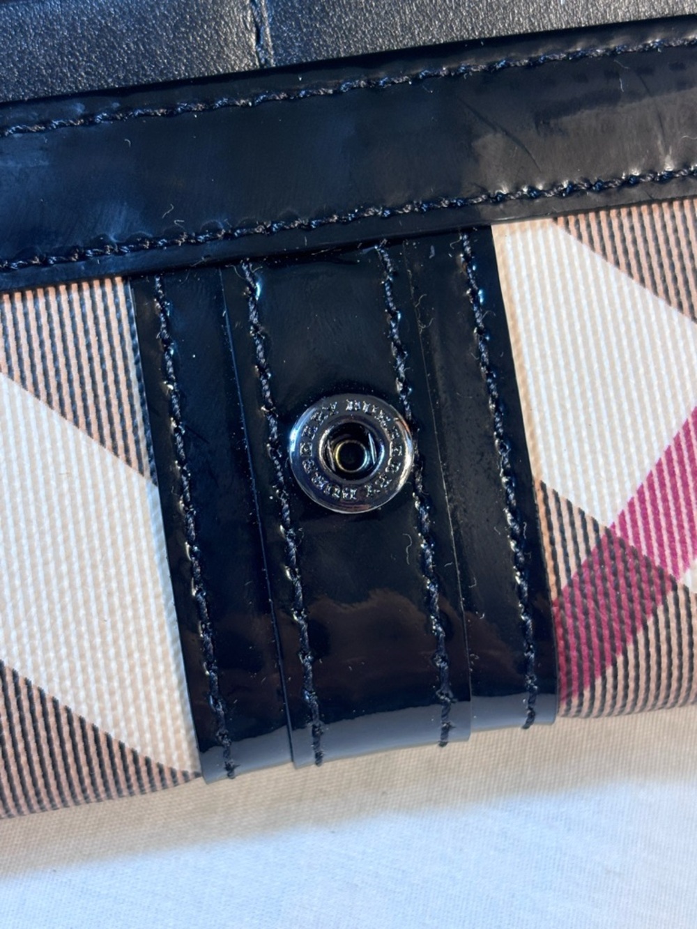 Beautiful Burberry Wallet - Picture 14 of 15